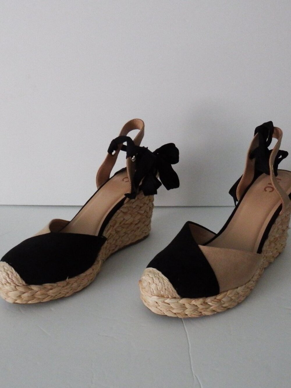 NIB INC. Internatioal Concepts Black/Tan Wedge Ankle Tie Sandal Sz. 11